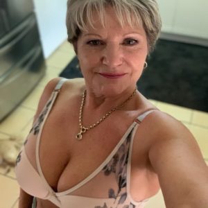 Isabelle, 64 ans – C’est l’été et j’ai besoin de bouger Isabelle - rencontre-Cougar-La Roche-sur-Yon